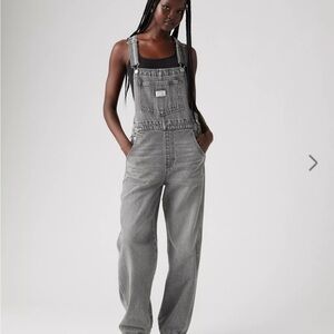 Grey Jean Levi overalls 
100% cotton 
Medium 
Brand new with tags
